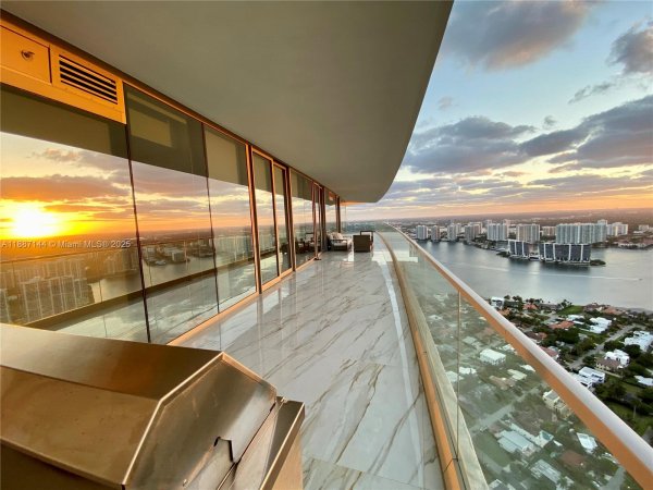 18975 Collins Ave #5105 Sunny Isles Beach, FL 33160