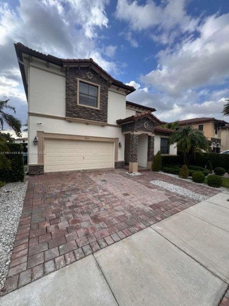 8850 NW 98th Ct Doral, FL 33178