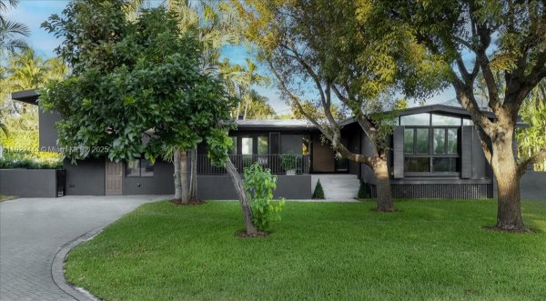 669 S Mashta Dr Key Biscayne, FL 33149