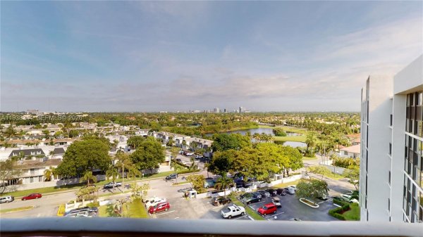 1000 Parkview Dr #1023 Hallandale Beach, FL 33009