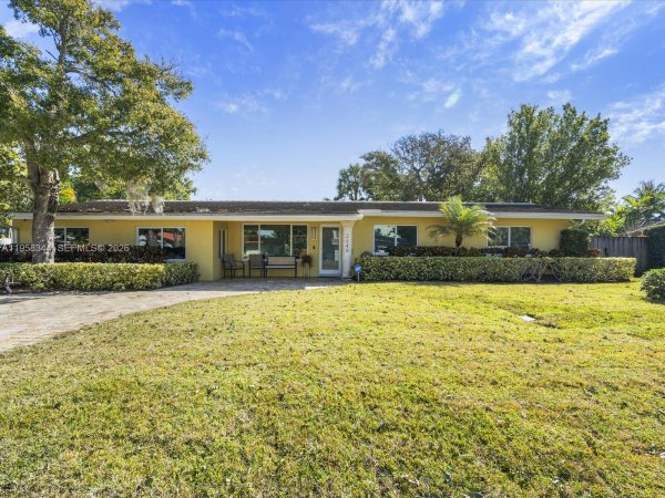 2648 NE 26th Ave Fort Lauderdale, FL 33306