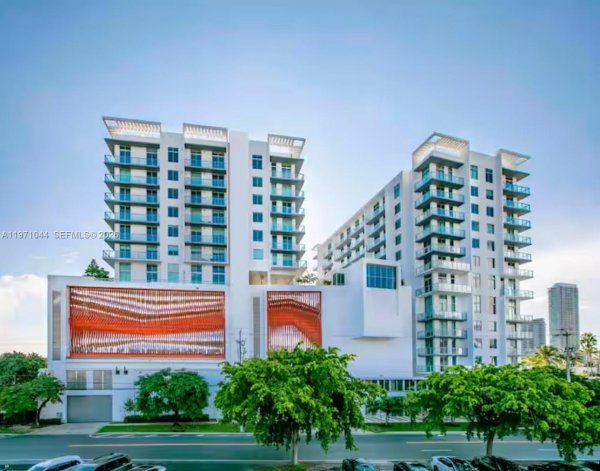 3900 Biscayne Blvd #S-402 Miami, FL 33137