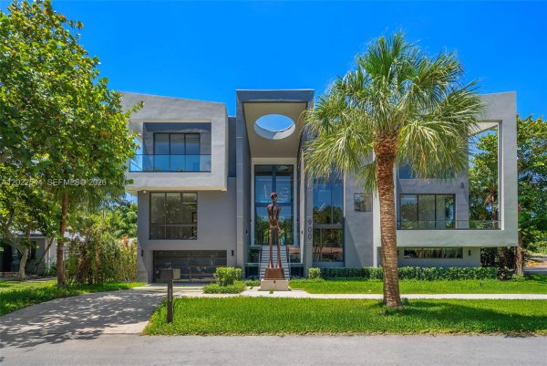 900 NE 75th St Miami, FL 33138