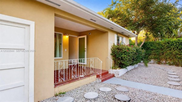 2965 W Trade Ave Miami, FL 33133