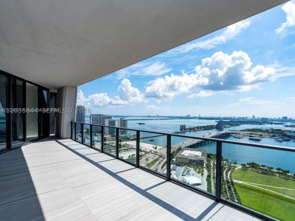 1000 Biscayne Blvd #4802 Miami, FL 33132