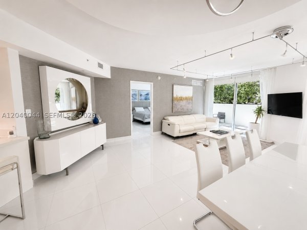 200 Sunny Isles Blvd #2-504–Lanai Residence Sunny Isles Beach, FL 33160