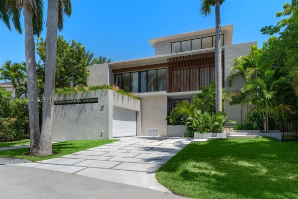 165 Hampton Ln Key Biscayne, FL 33149