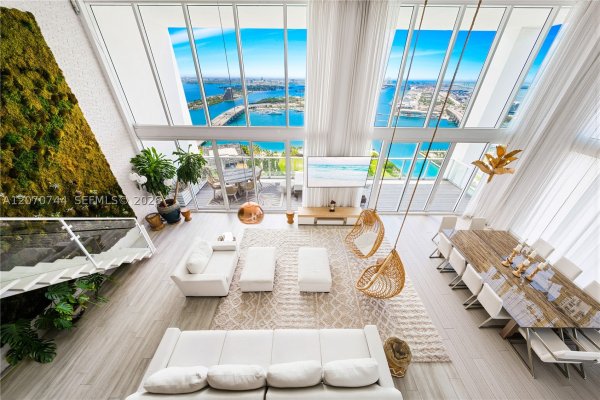 1040 Biscayne Blvd #4602 Miami, FL 33132