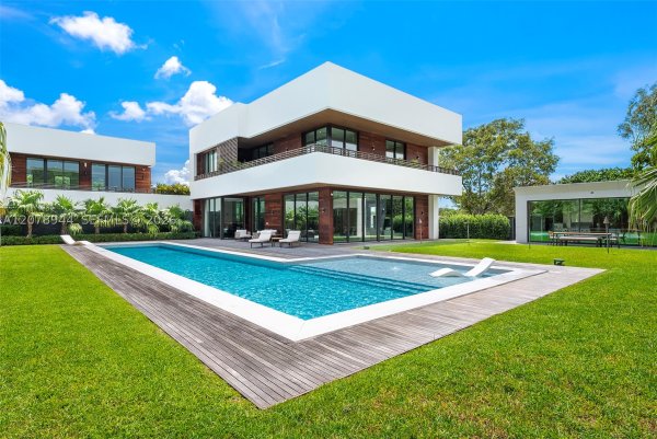 9860 NE 5th Ave Rd Miami Shores, FL 33138