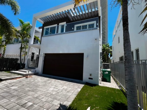 18975 Atlantic Blvd Sunny Isles Beach, FL 33160
