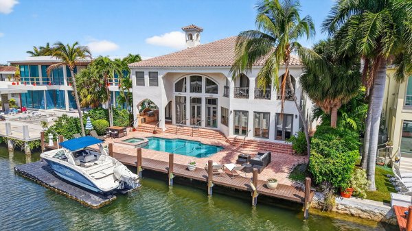 2406 Barcelona Fort Lauderdale, FL 33301