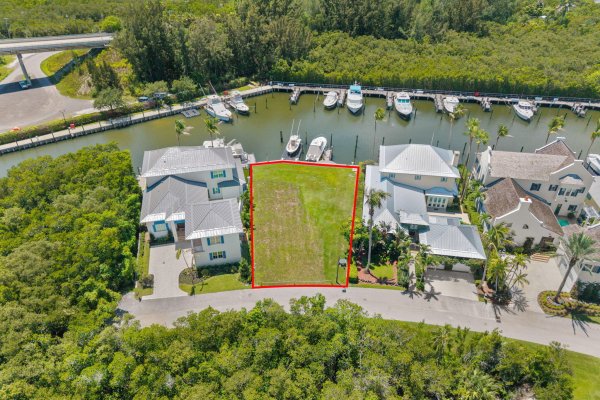 2915 Marsh Is Ln Vero Beach, FL 32963
