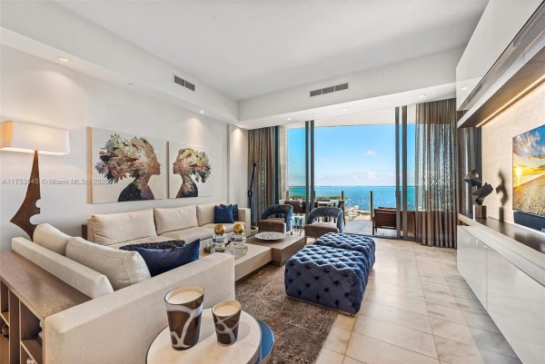 2821 S Bayshore Dr #19B Miami, FL 33133