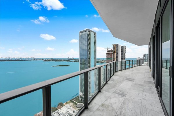 460 NE 28th St #4104 Miami, FL 33137