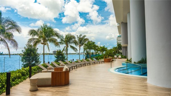 700 NE 24th St #3401 Miami, FL 33137