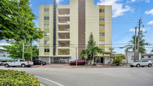 8001 Crespi Blvd #4B Miami Beach, FL 33141