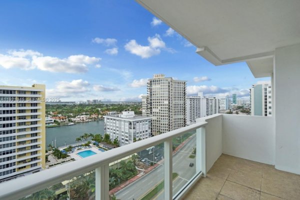 5601 Collins Ave #1516 Miami Beach, FL 33140