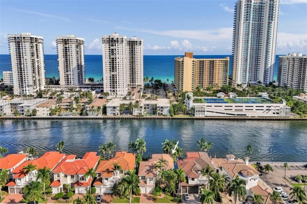 1575 Windjammer Way Hollywood, FL 33019