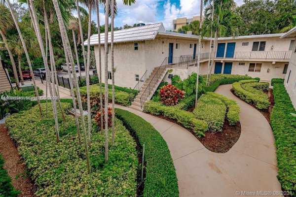 8607 SW 68th Ct #26 Pinecrest, FL 33156