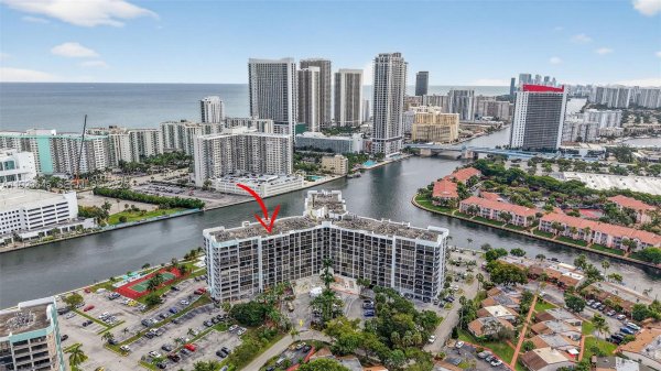 200 Leslie Dr #707 Hallandale Beach, FL 33009