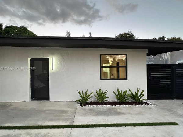 15411 NE 10th Ave North Miami Beach, FL 33162