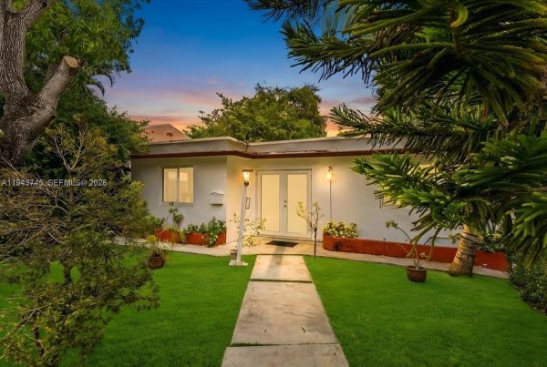 321 SW 19th Rd Miami, FL 33129