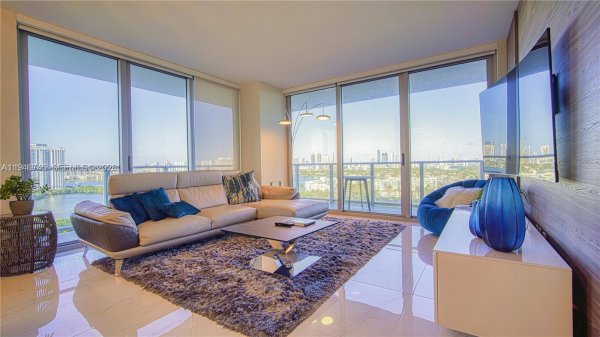 16385 Biscayne Blvd #1415 North Miami Beach, FL 33160