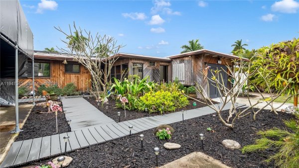 2455 Flamingo Ln Fort Lauderdale, FL 33312