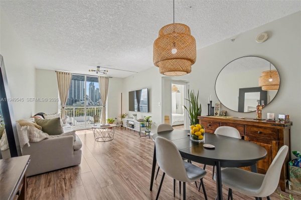 275 NE 18th St #703 Miami, FL 33132