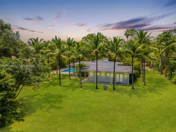 8030 SW 120th St Pinecrest, FL 33156