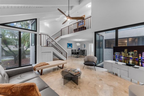 8725 SW 81st Ct Miami, FL 33143