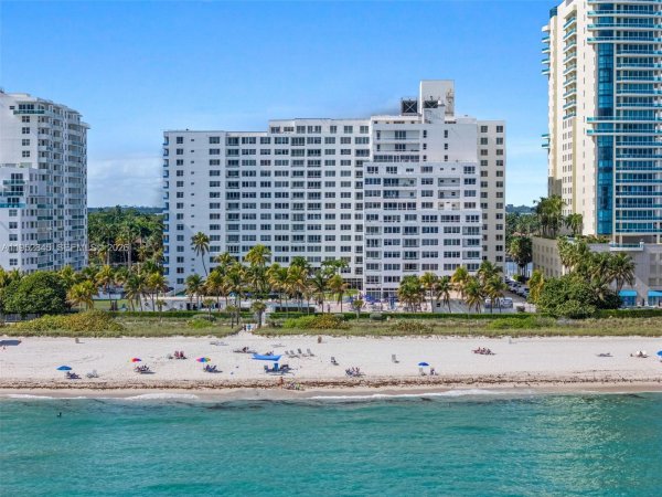 5005 Collins Ave #415 Miami Beach, FL 33140