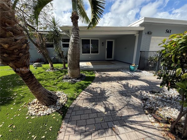 561 SE 3rd Ter Pompano Beach, FL 33060