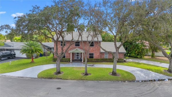 11069 Glenwood Dr Coral Springs, FL 33065