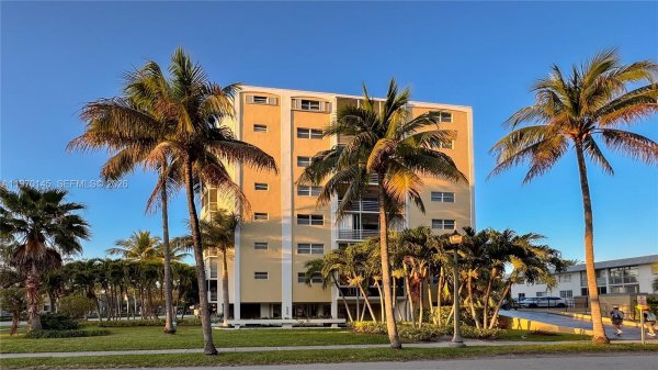 555 Crandon Blvd #82 Key Biscayne, FL 33149
