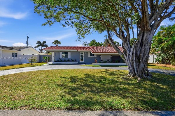 1950 NE 55th Ct Fort Lauderdale, FL 33308