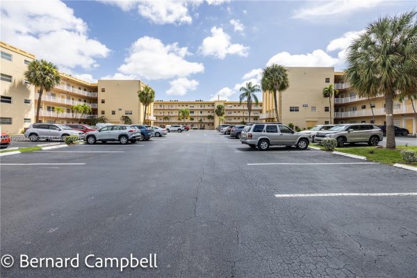 3940 NW 42nd Ave #417 Lauderdale Lakes, FL 33319