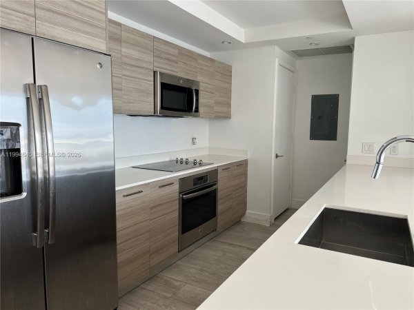121 NE 34th St #1207 Miami, FL 33137