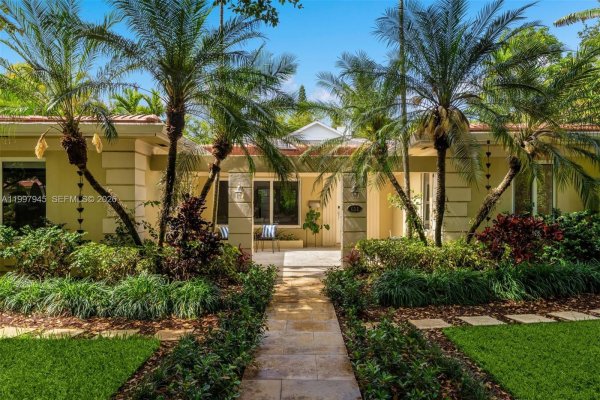 611 Santurce Ave Coral Gables, FL 33143