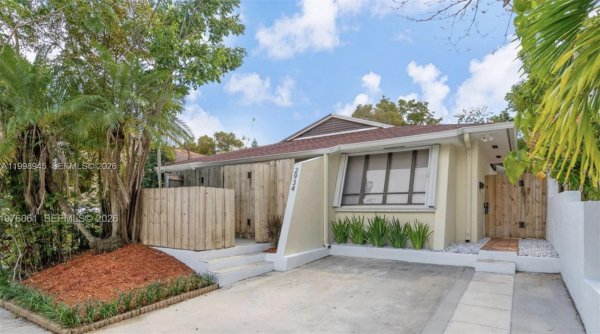 2934 W Trade Ave Miami, FL 33133