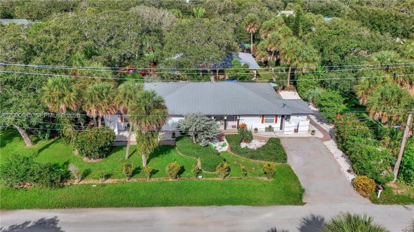 1505 Coral Ave Vero Beach, FL 32963