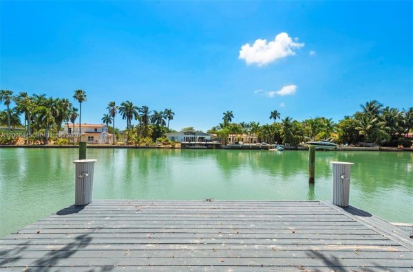 540 S Shore Dr Miami Beach, FL 33141