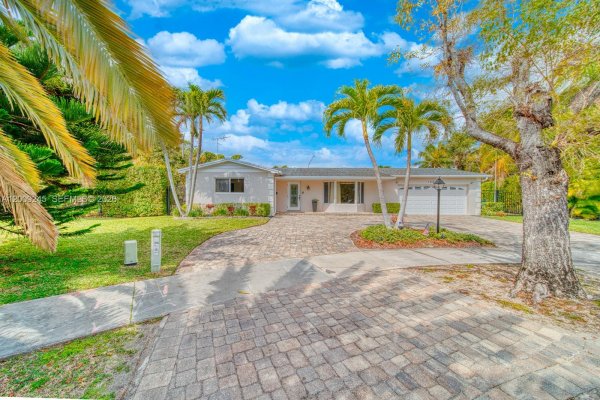 10641 SW 99th Ter Miami, FL 33176