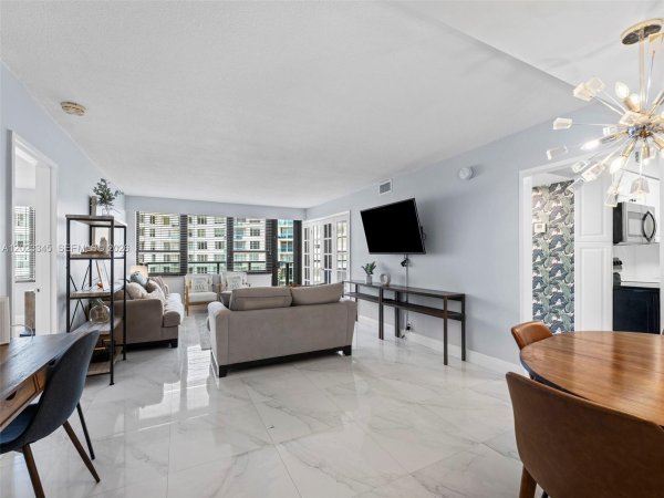 5225 Collins Ave #1509 Miami Beach, FL 33140