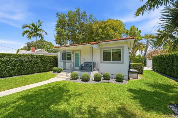 3101 SW 25th Ter Miami, FL 33133
