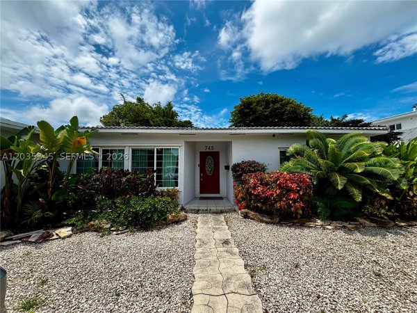745 S Shore Dr Miami Beach, FL 33141
