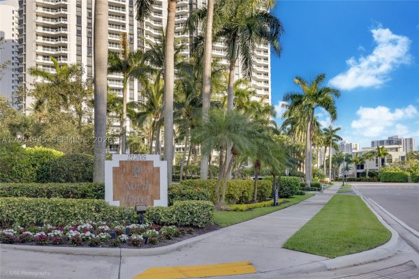 21205 Yacht Clb Dr #701 Aventura, FL 33180