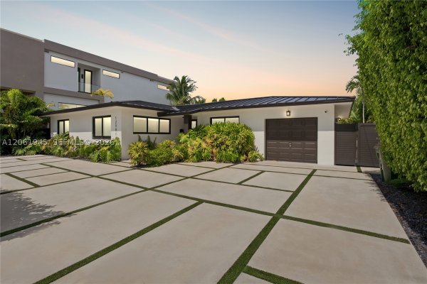 12906 Cherry Rd North Miami, FL 33181