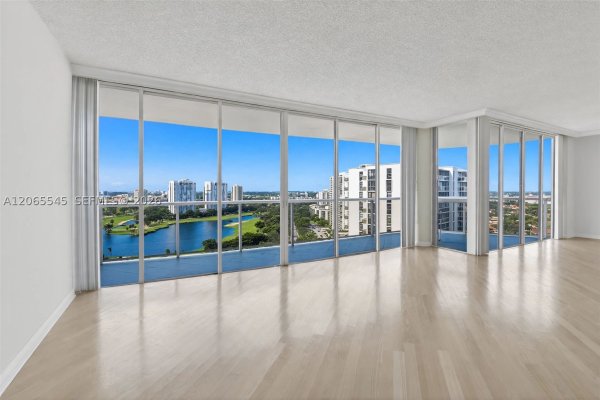 20281 E Country Clb Dr #1801 Aventura, FL 33180
