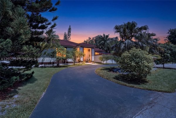 17711 SW 81st Ct Palmetto Bay, FL 33157
